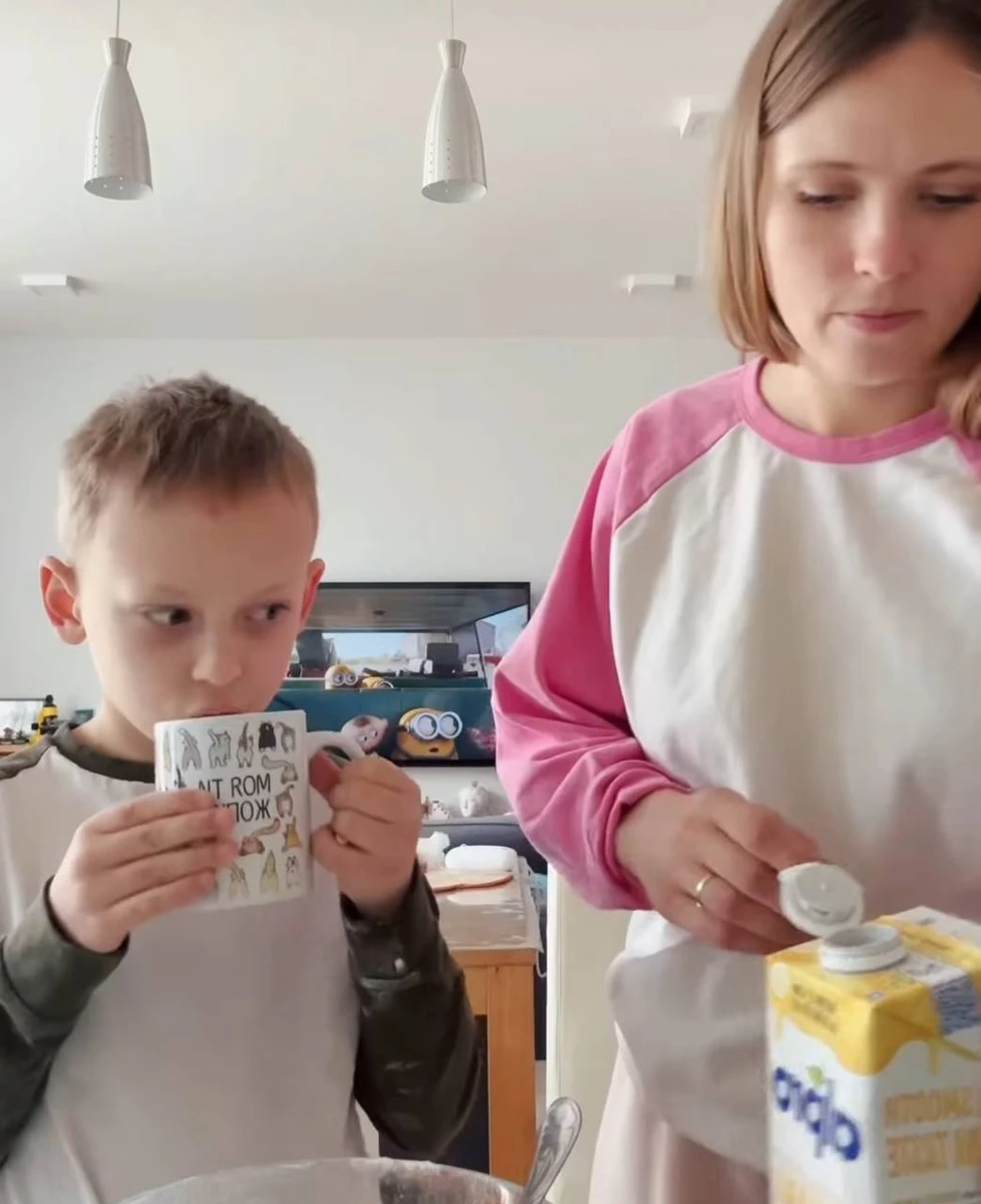 Анна Кошмал приготувала смачні вафлі