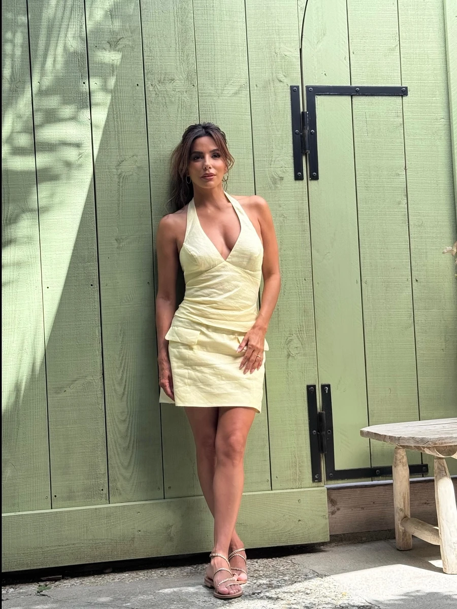 Єва Лонгорія в мінісукні