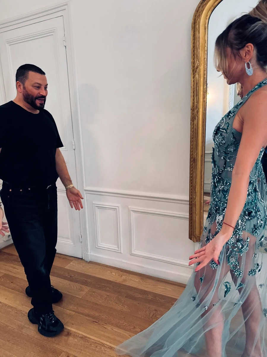 Схоже, автор сукні оцінив вибір Лободи 