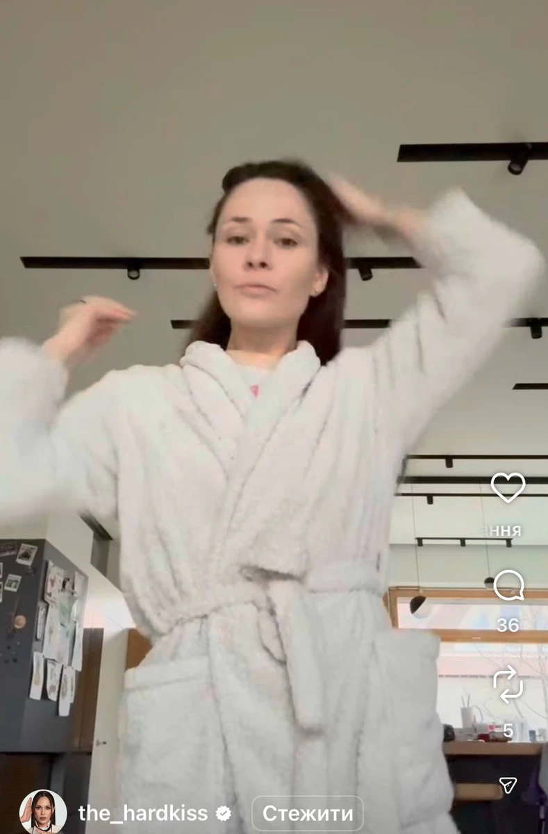 Юлія Саніна показала свої сценічні образи