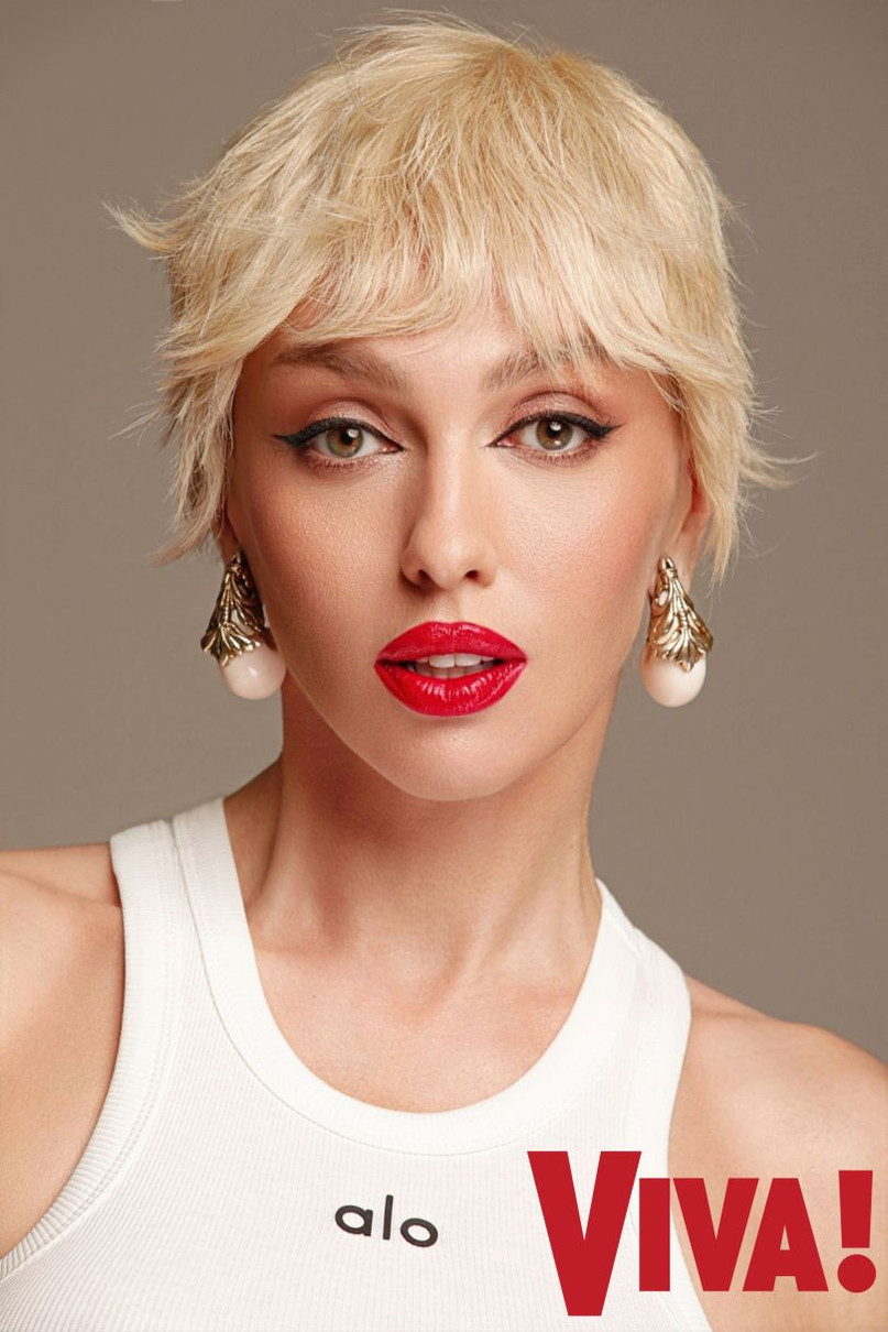 Оля Полякова попозувала для фото