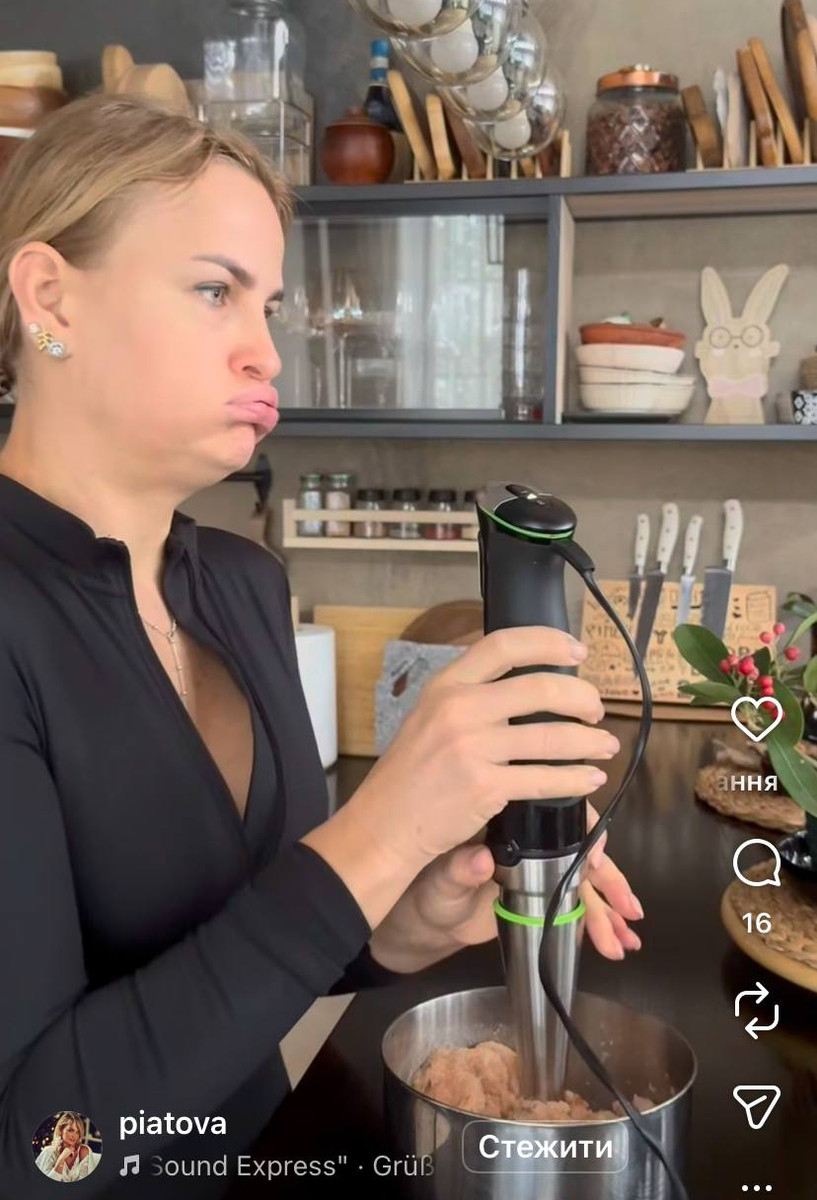 Юлія Пятова показала рецепт курячих ковбасок