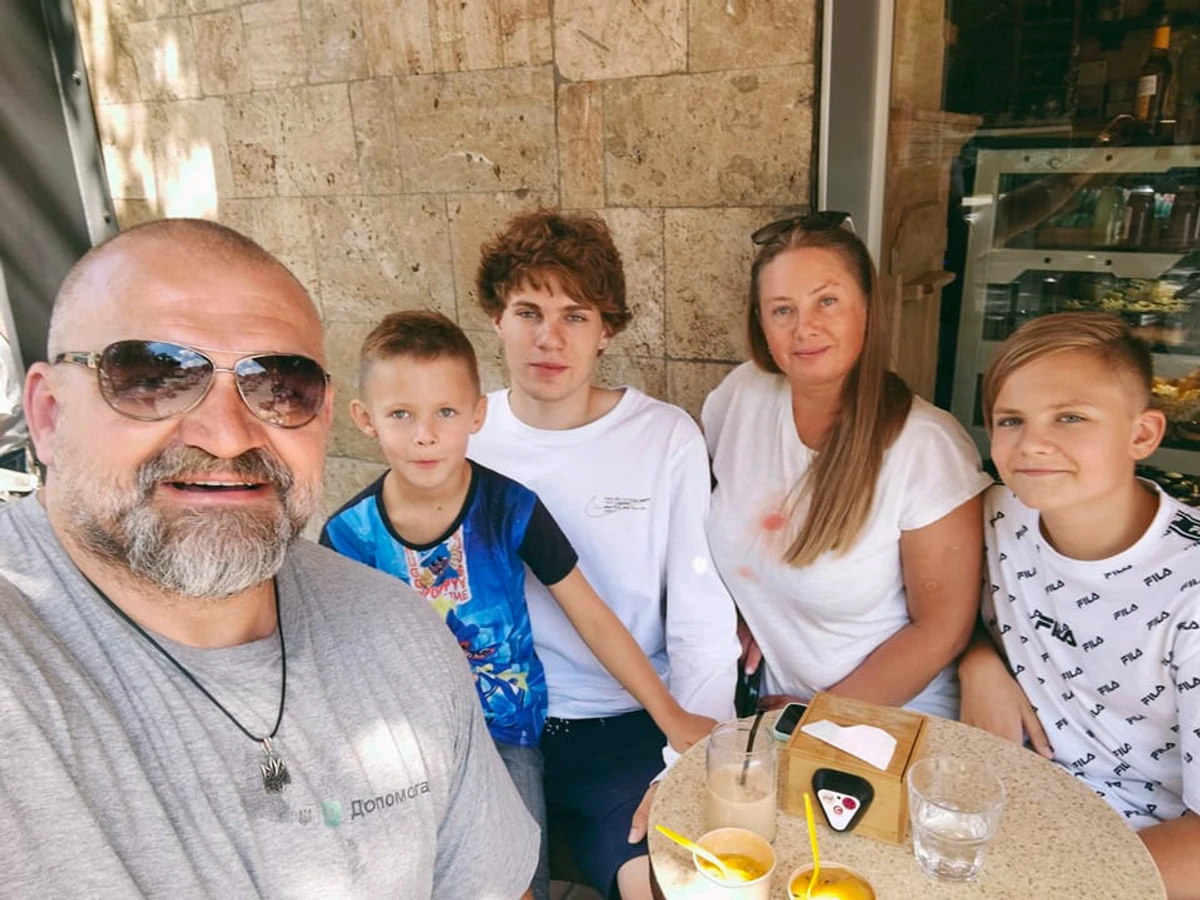 Василь із Інною та трьома старшими нащадками