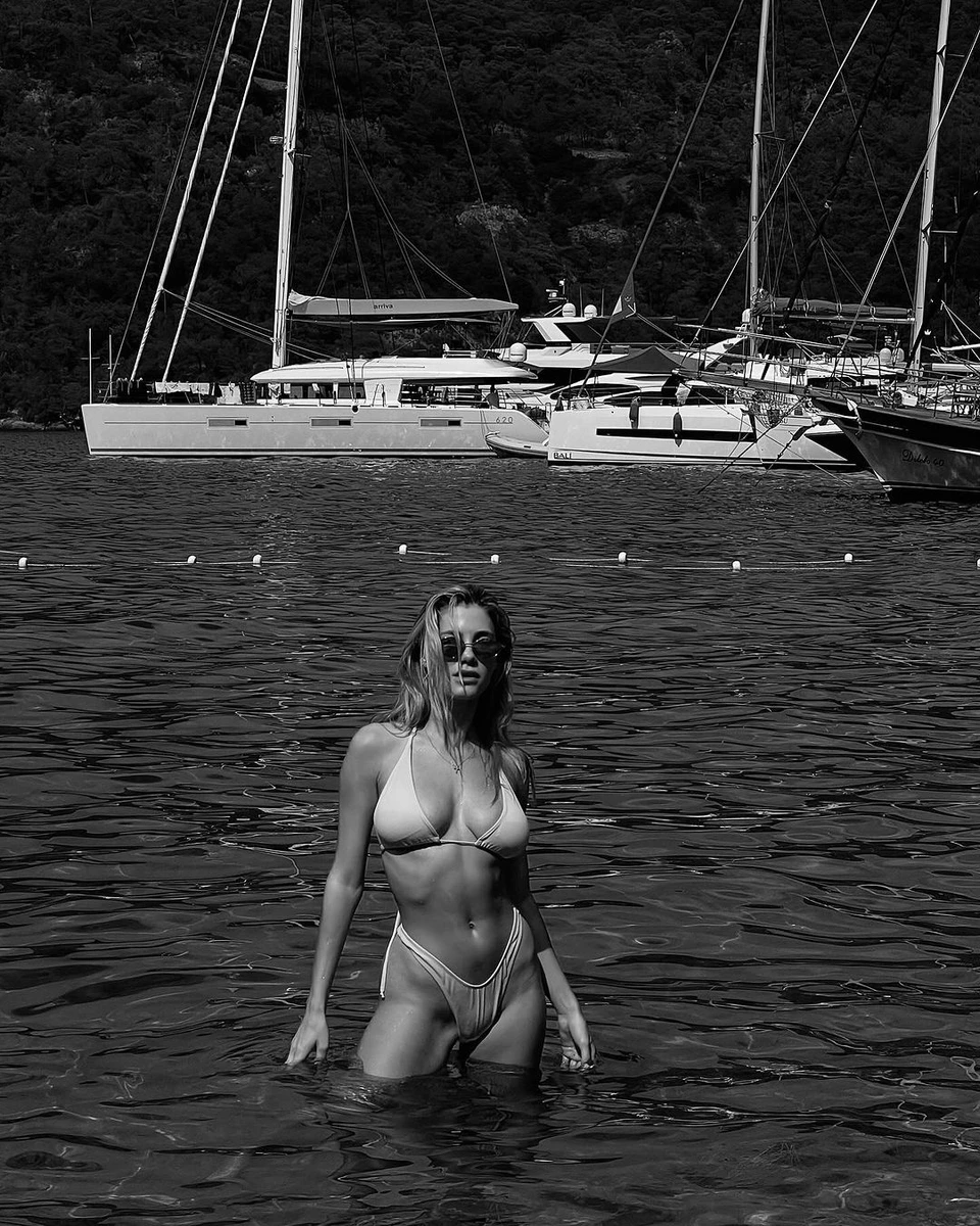 Ксенія Попова відпочиває у Туреччині