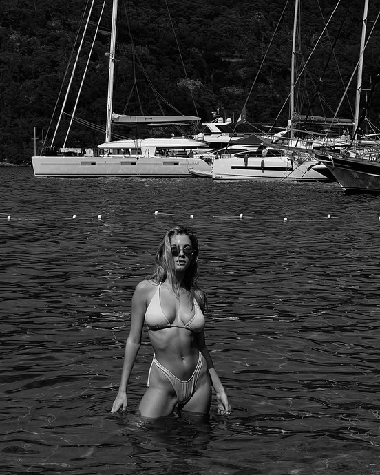 Ксенія Попова відпочиває у Туреччині