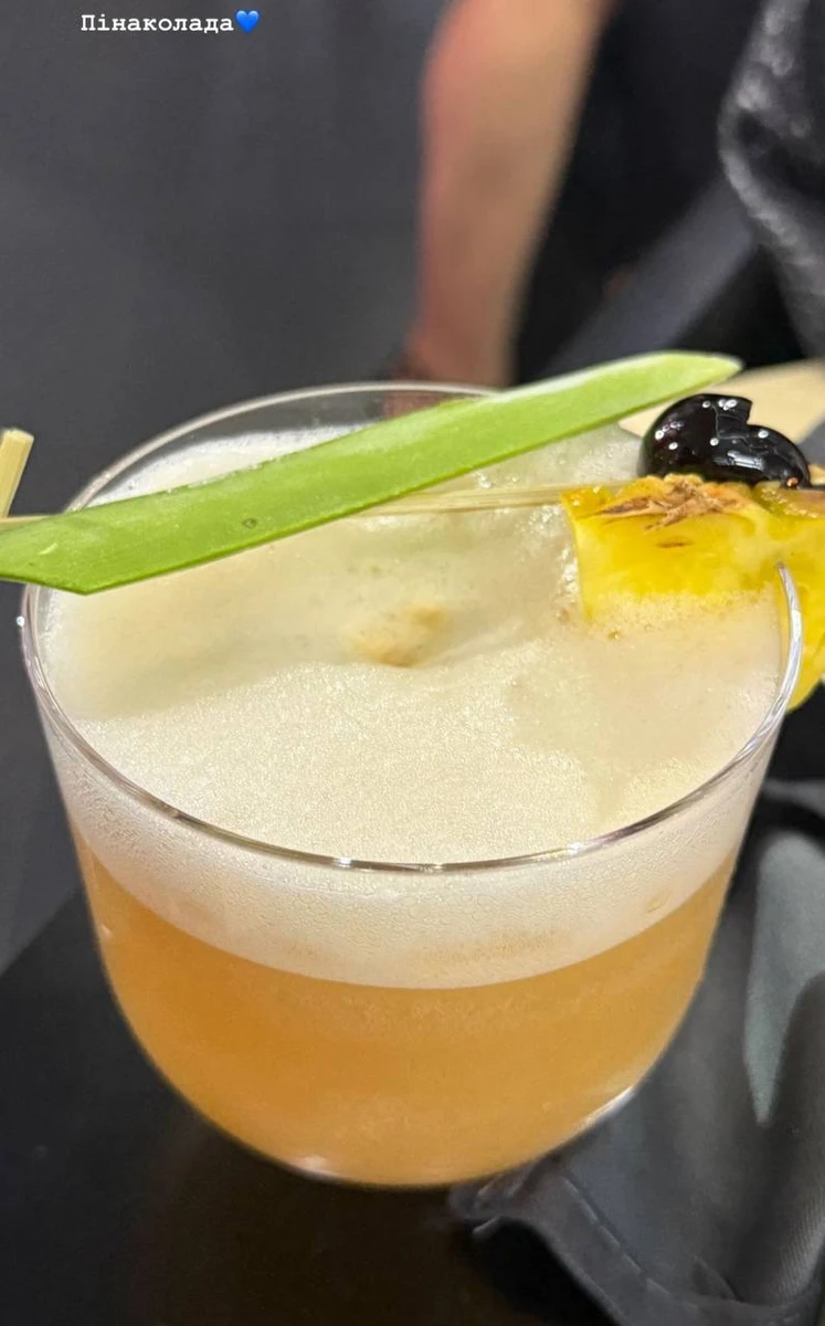 Якщо пригощали пінаколадою, то наступним на сцену мав вийти Віталій Козловський 