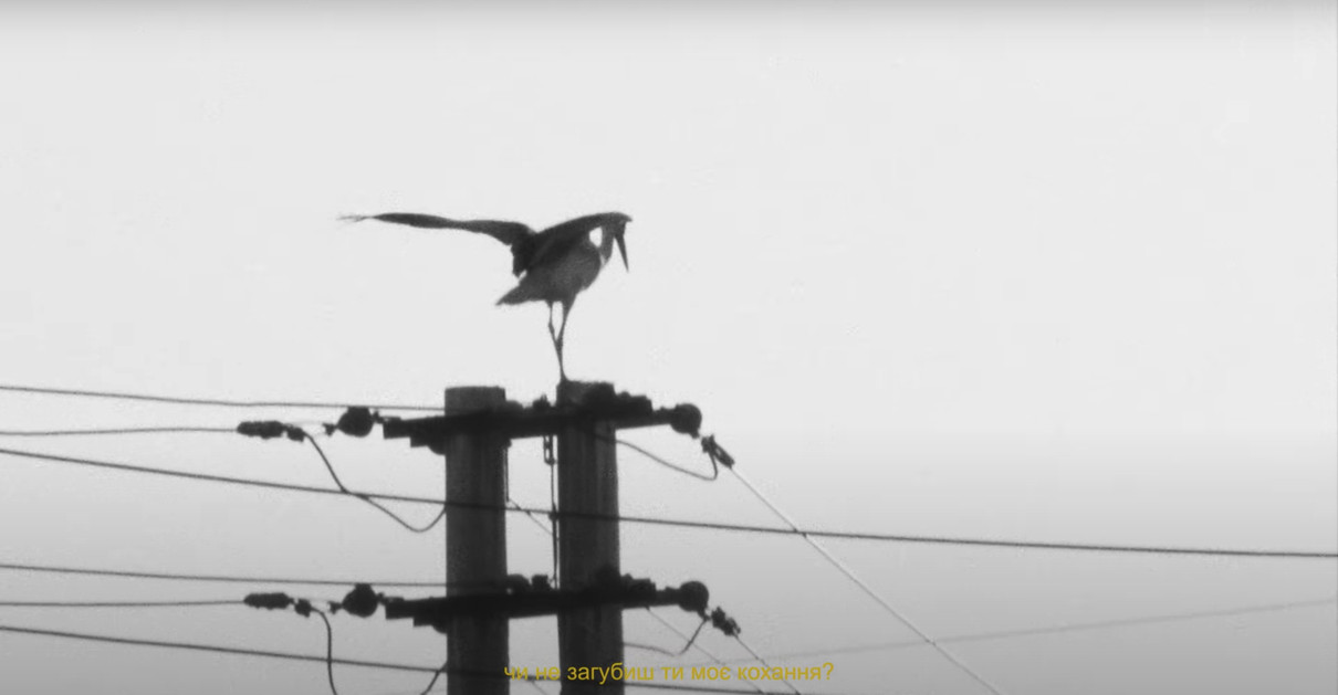 Мамаріка натякнула на свою вагітність у музичному кліпі