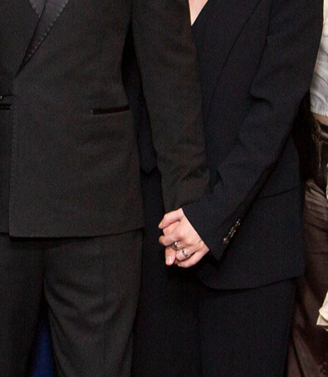 З режисерками так за руки тримаються?