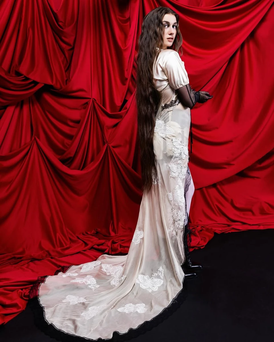 Учасниця Євробачення 2024 у сукні