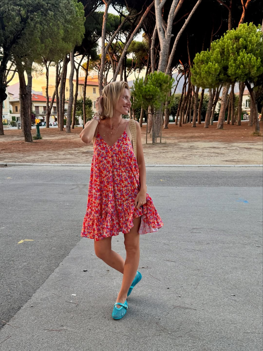 Єлизавета Юрушева показала стильний квітковий лук в Італії