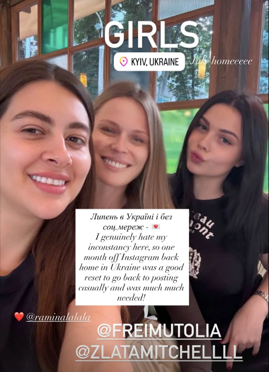 Оля Фреймут, Злата Мітчелл попозували з Раміною Есхакзай в Києві