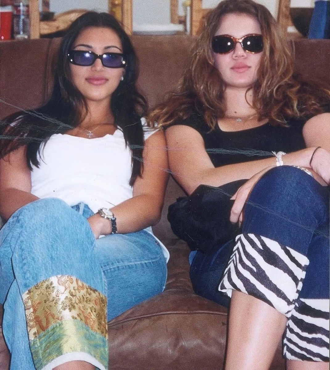 Сестра Кім Кардашян показала архівні фото з нею на її 45-річчя