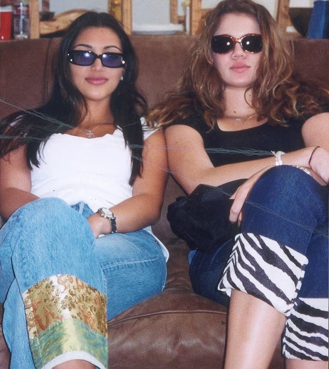 Сестра Кім Кардашян показала архівні фото з нею на її 45-річчя