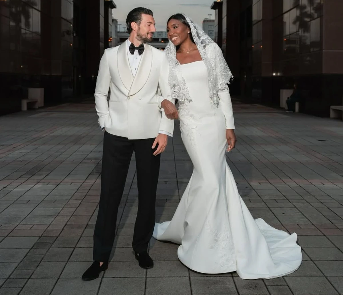 Сестра Серени Вільямс у ніжній сукні вийшла заміж за коханого