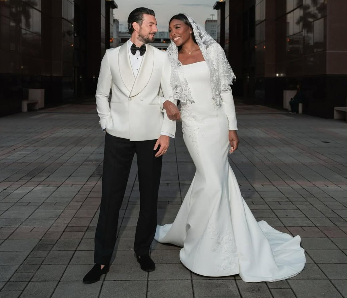 Сестра Серени Вільямс у ніжній сукні вийшла заміж за коханого