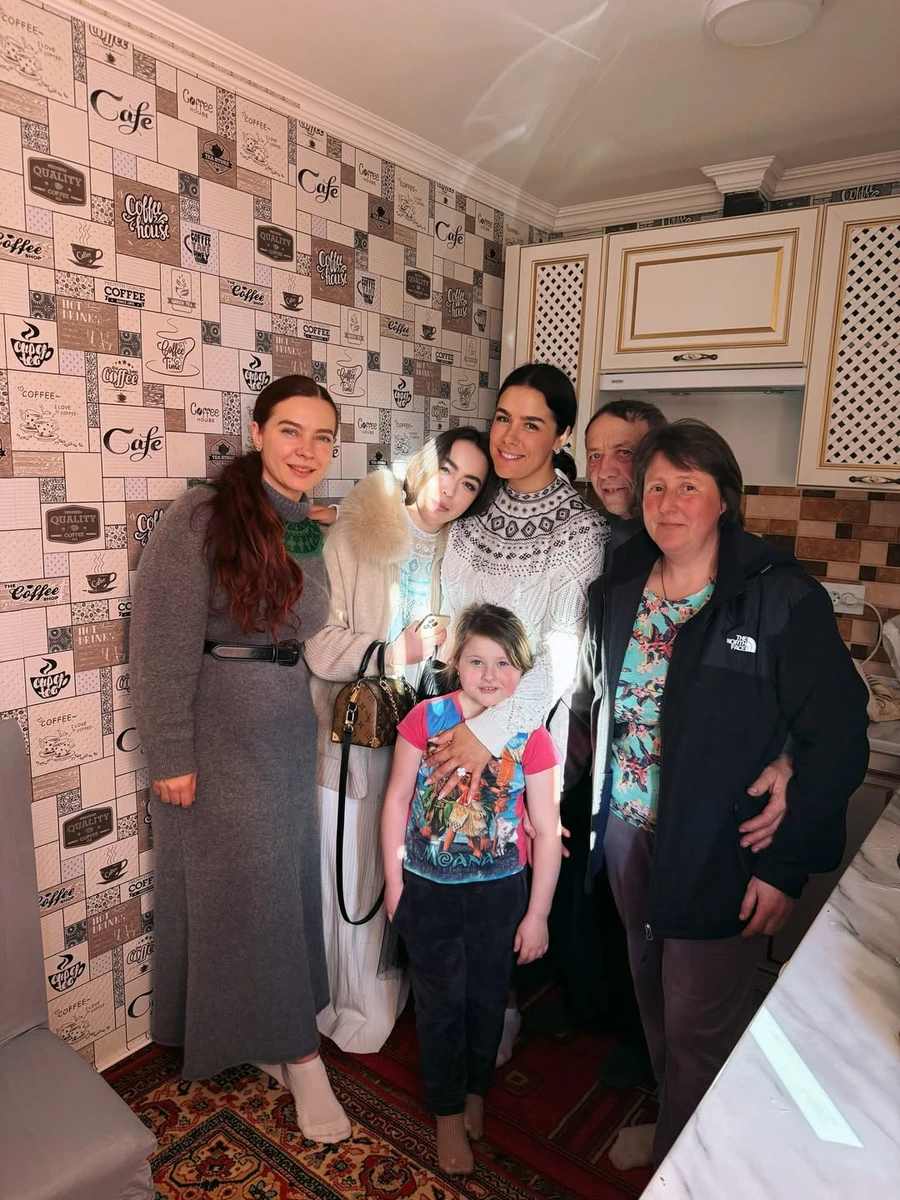 Іванна Онуфрійчук з родиною на фото