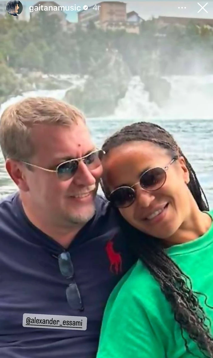 Пара виглядає дуже щасливою