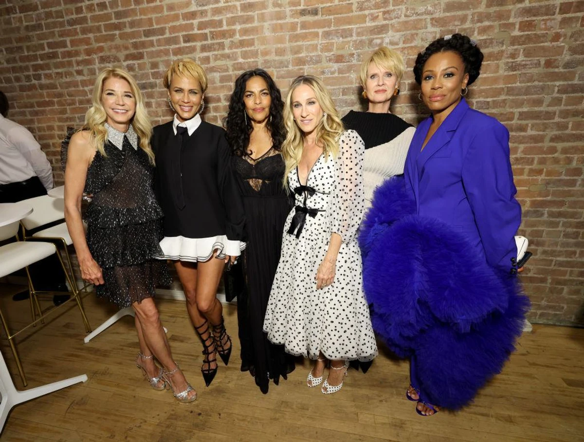 Подружки (окрім Саманти) зустрілися у продовжені історії І просто так, прем'єра якої відбулася у 2021 році