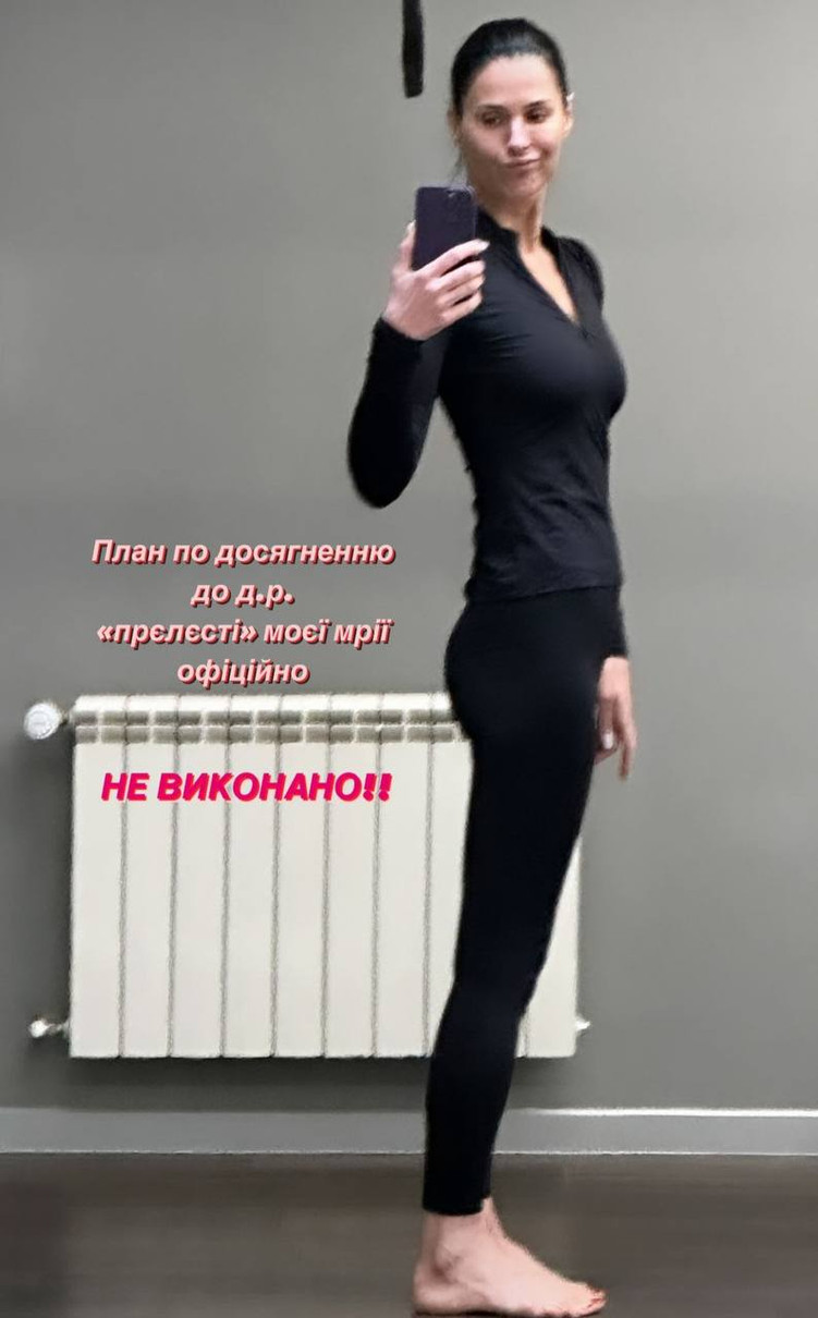 Маша хоча й не відростила омріяну дупцю, однак виглядає стрункою і підтягнутою. До речі, до 25-го травня у ведучої ще є кілька днів...