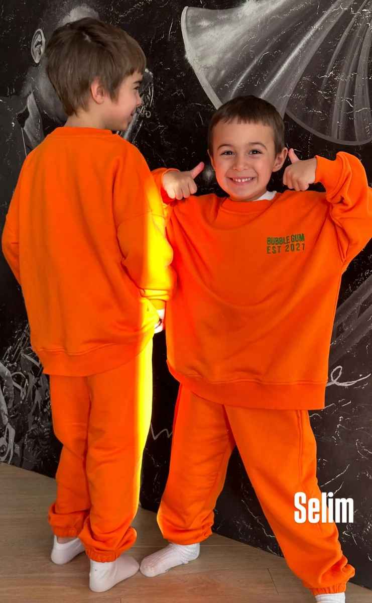 Сини Джамали знялися в однакових костюмах