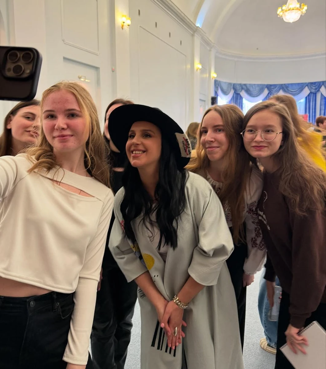 Джамала пофотографувалася з шанувальниками