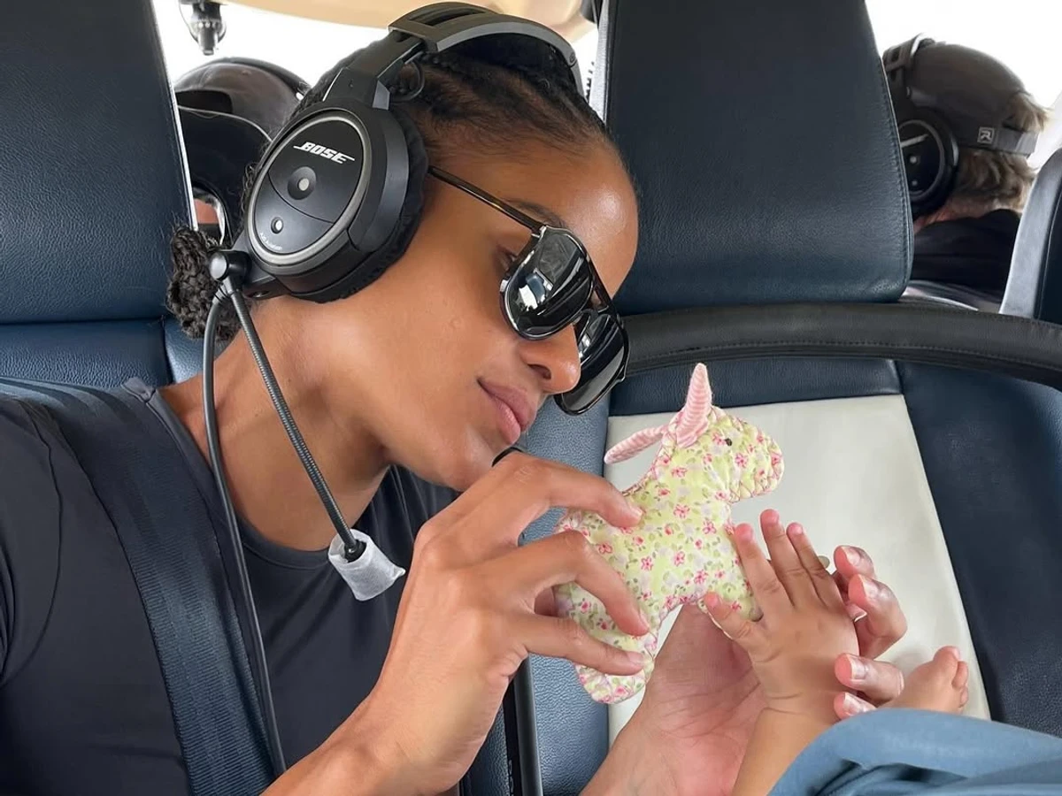 Кохана Касселя показала, як грається з сином на відпочинку в Італії