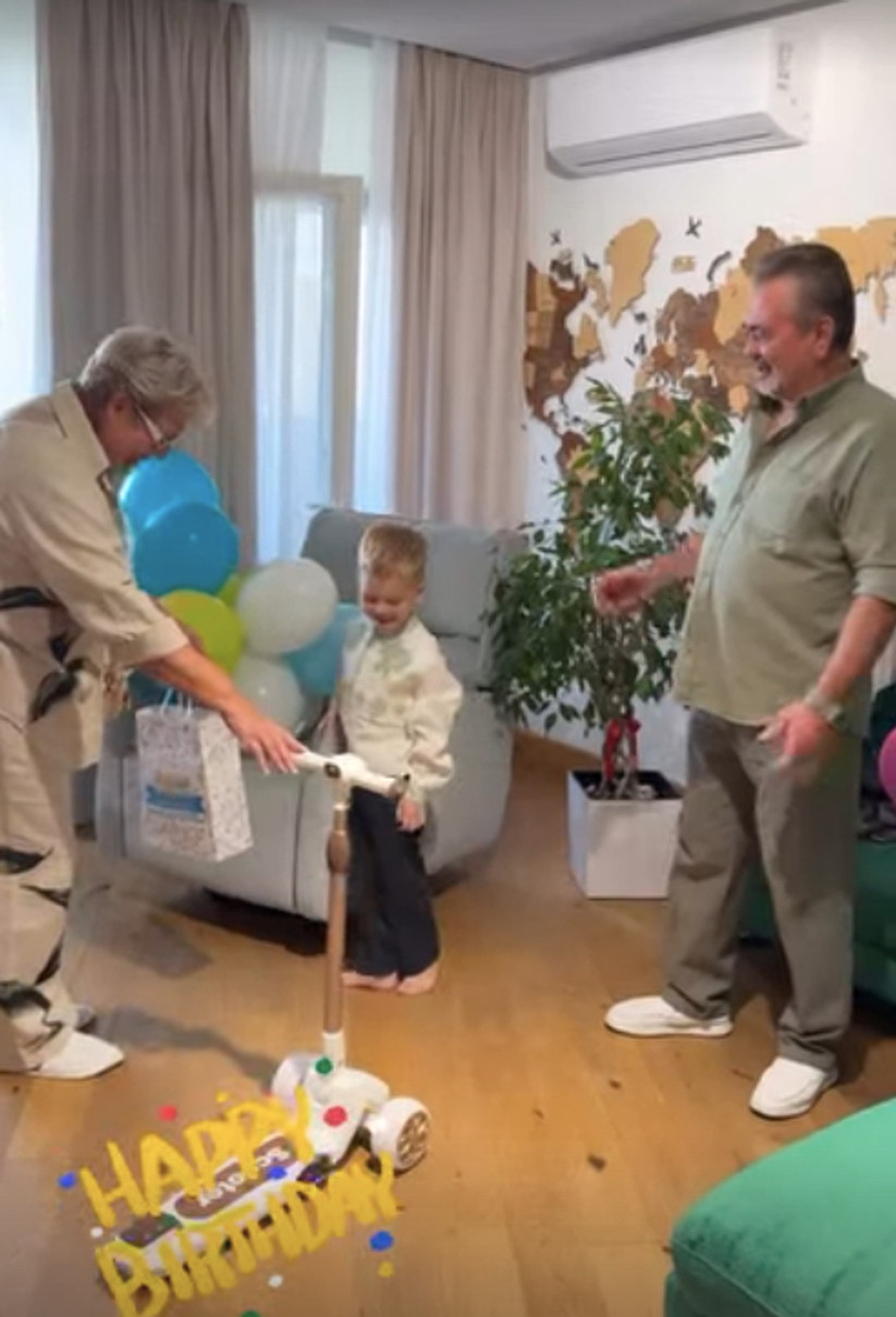 Анна Саліванчук показала батьків та свого сина на його 5-річчі