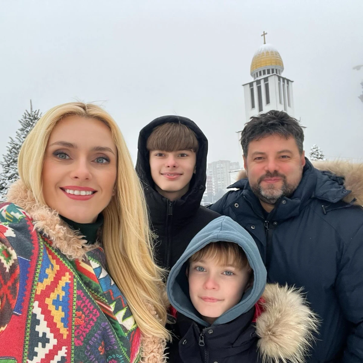 Федишин із синами та чоловіком