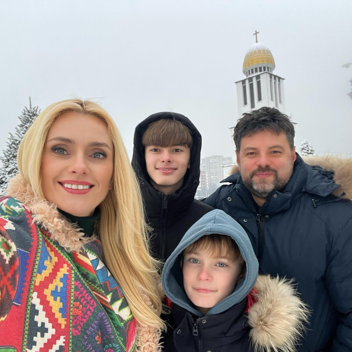 Федишин із синами та чоловіком