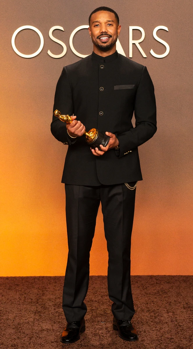 Майкл Б. Джордан у чорному костюмі на Оскарі 2026