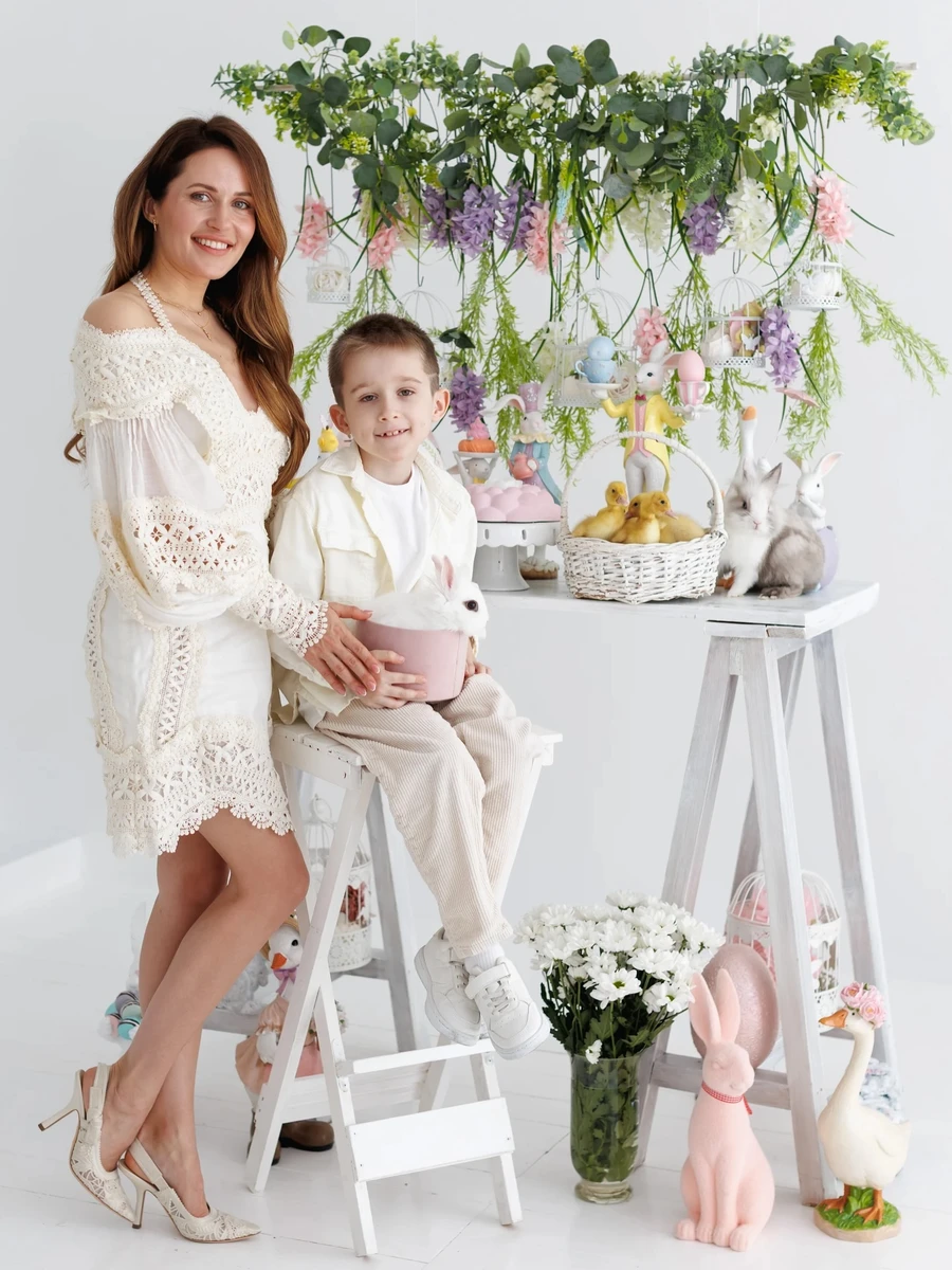 Денисенко з сином на великодніх фото