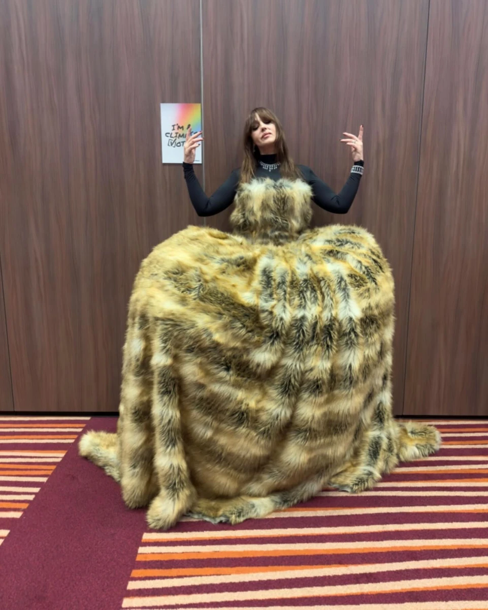 Актриса Белуччі у пишній сукні з хутра