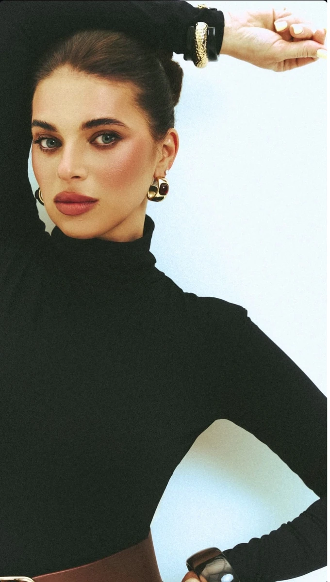 Дружина Усика попозувала для чуттєвого фотосету