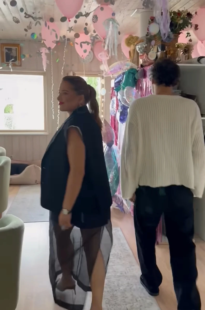 Наталія Могилевська посвітила ніжками поруч із коханим