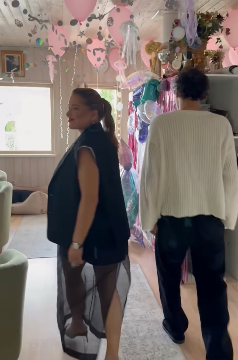 Наталія Могилевська посвітила ніжками поруч із коханим