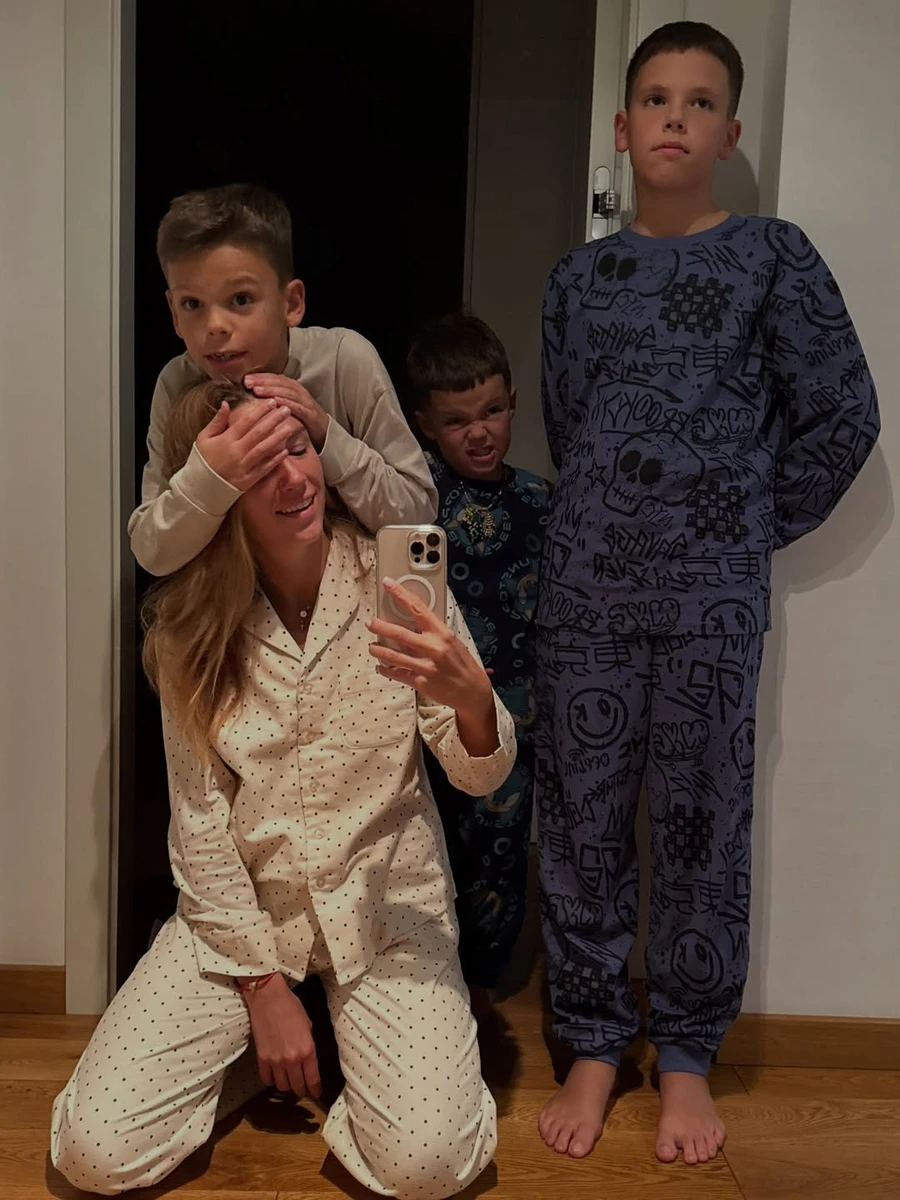 Дружина Решетніка насмішила кумедними фото з синами у піжамах