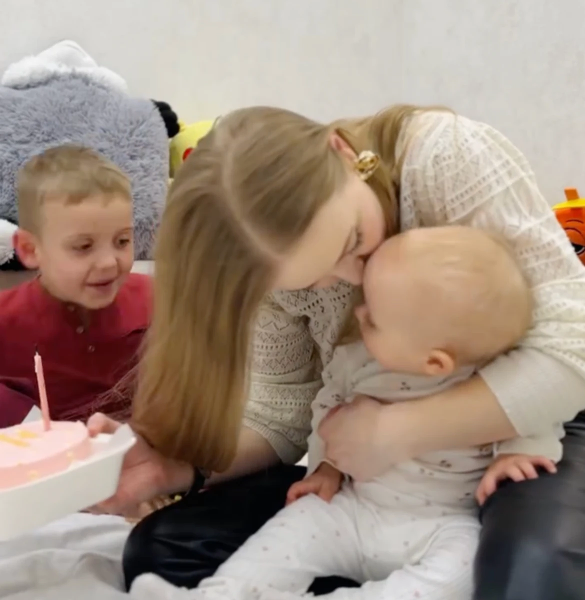 Анна Сагайдачна показала ніжності з донечкою на її 10 місяців