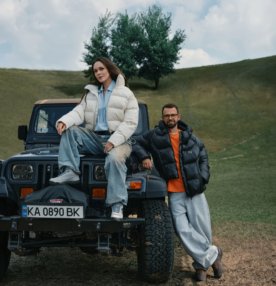 Юлія Саніна і Антон Птушкін попозували біля автівки для реклами