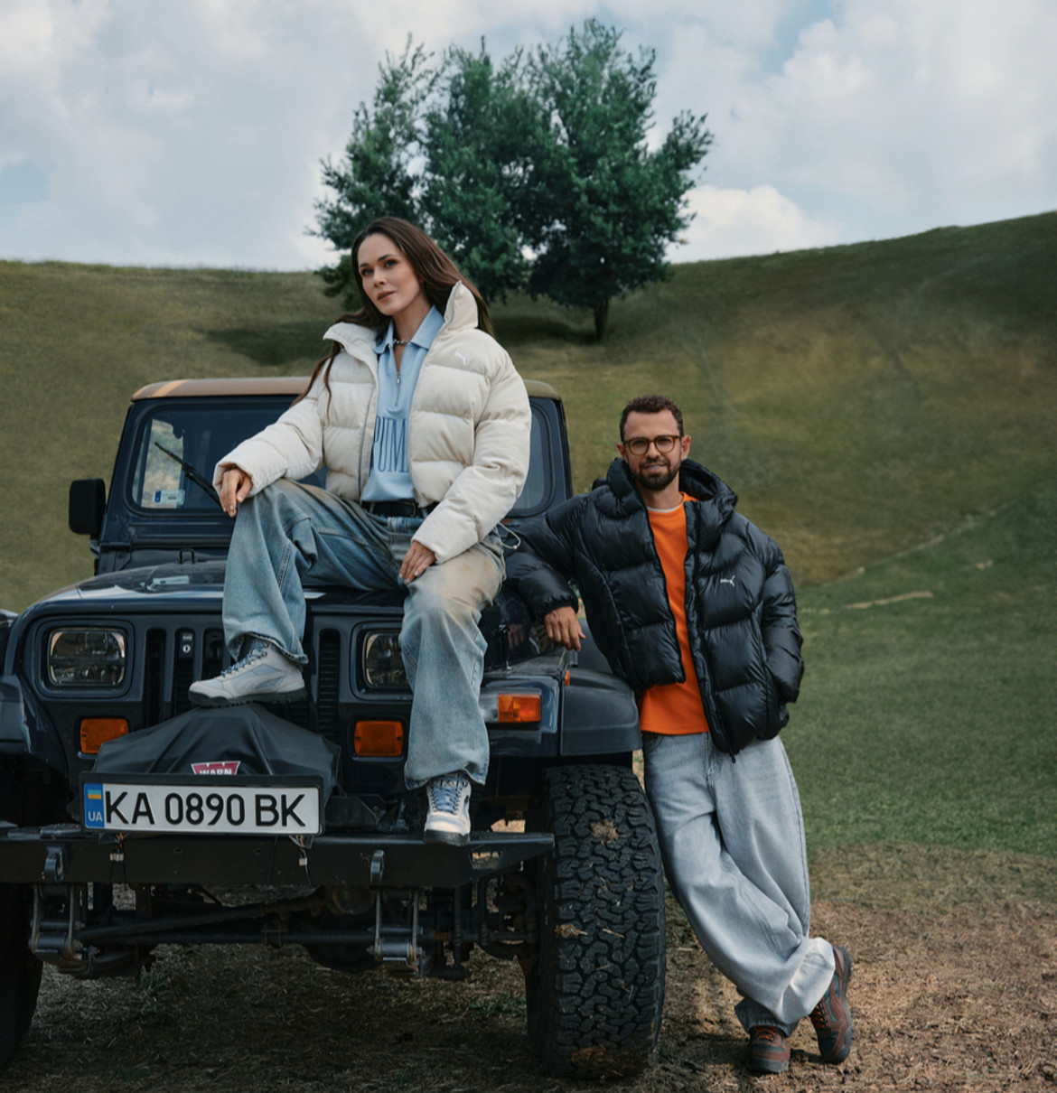 Юлія Саніна і Антон Птушкін попозували біля автівки для реклами