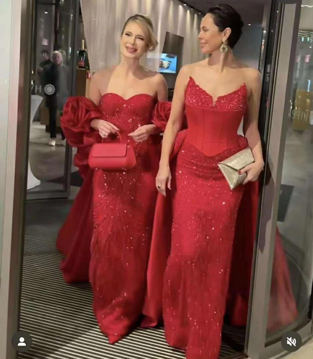 Подруга Єгорової теж була в червоному