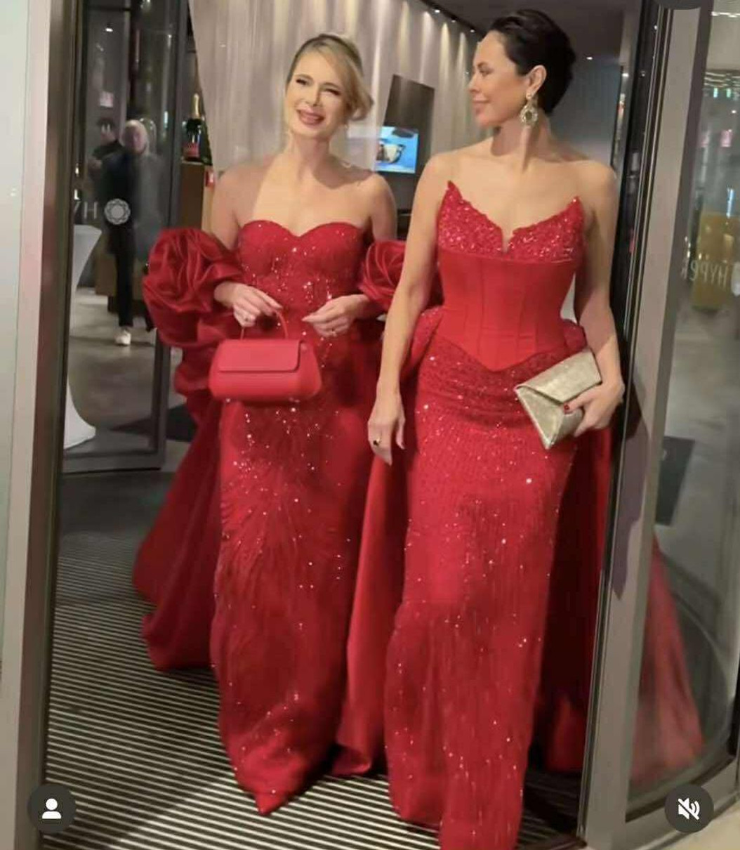 Подруга Єгорової теж була в червоному