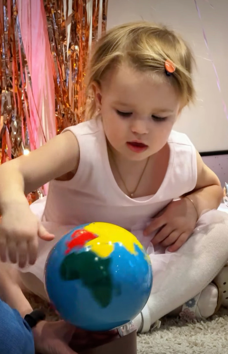 Олександр Усик з дружиною показали веселощі дочки на її 2-річчя