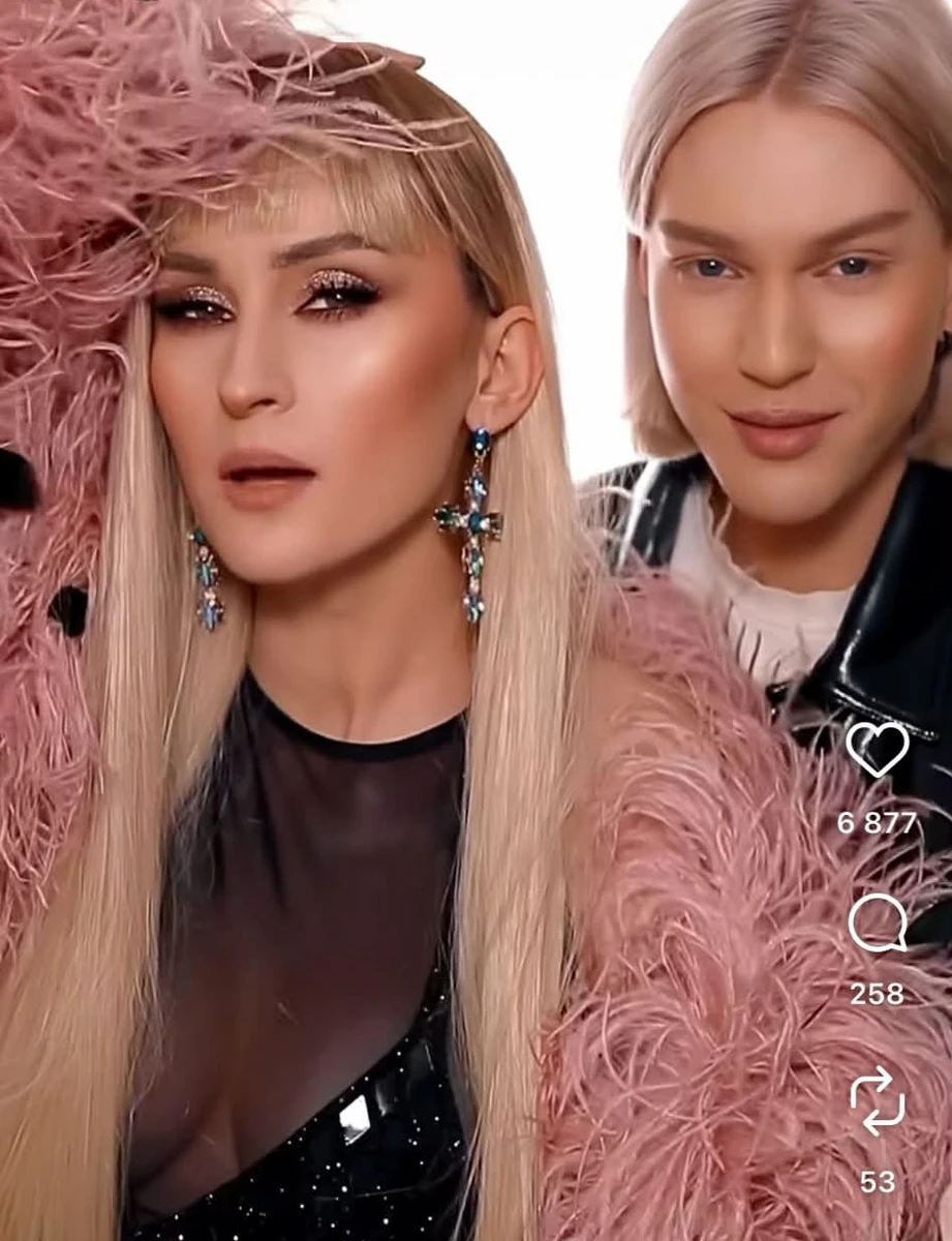 Monokate стала білявкою