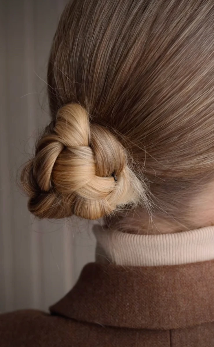 Саша Бо повчила робити стильну зачіску