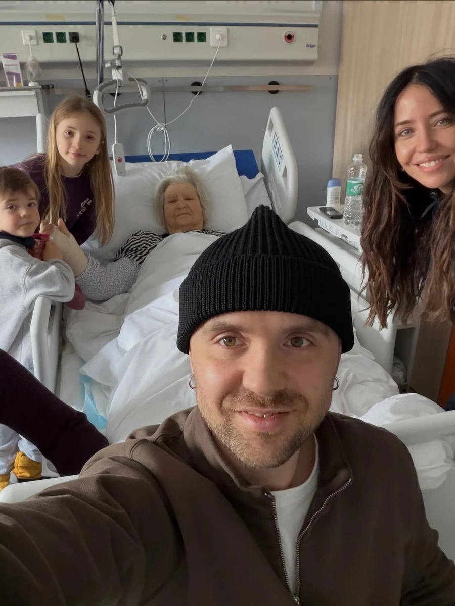 Міша Кацурін з Надею Дорофєєвою та дітьми навідав свою бабусю у лікарні