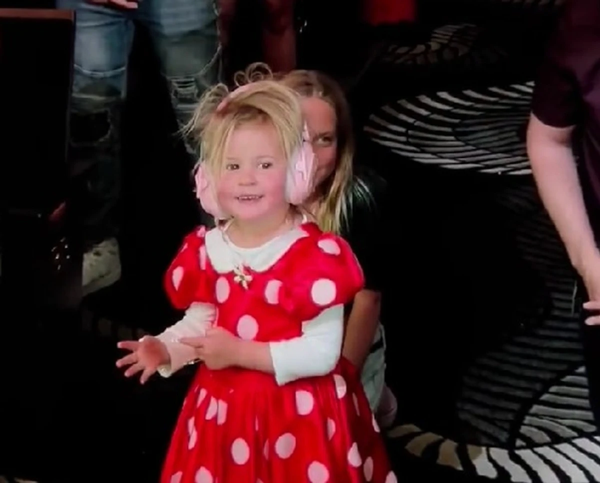 Дейзі Дав на концерті була в сукенці в стилі Мінні Маус