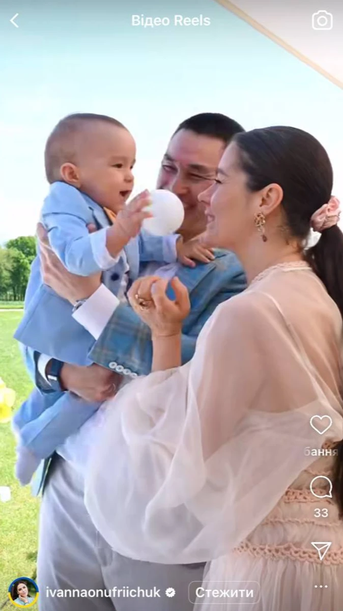 Іванна Онуфрійчук бавиться з сином