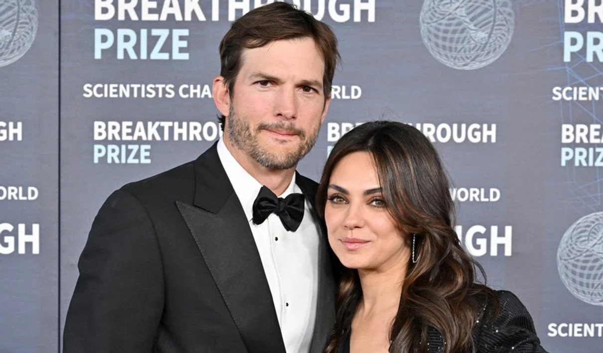 Міла Куніс та Ештон Кутчер замилували танцями на концерті