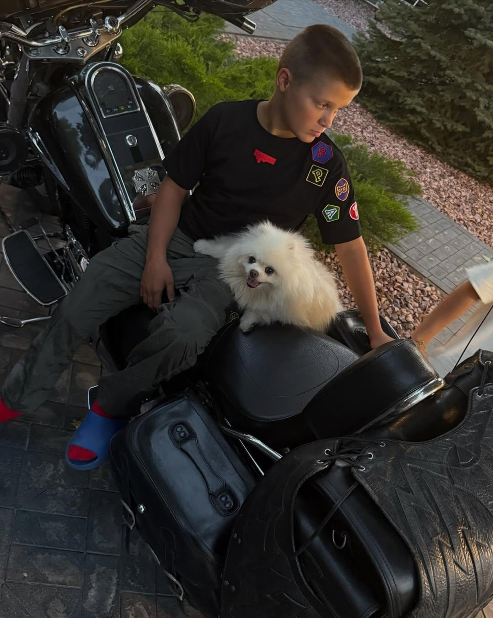 Домашній улюбленець теж позував для фото з Михайлом 