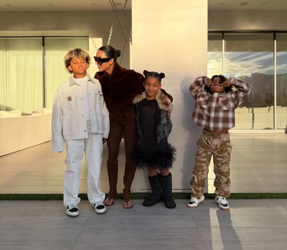 Кім Кардашян похвалилася молодшими дітьми на спільних фото